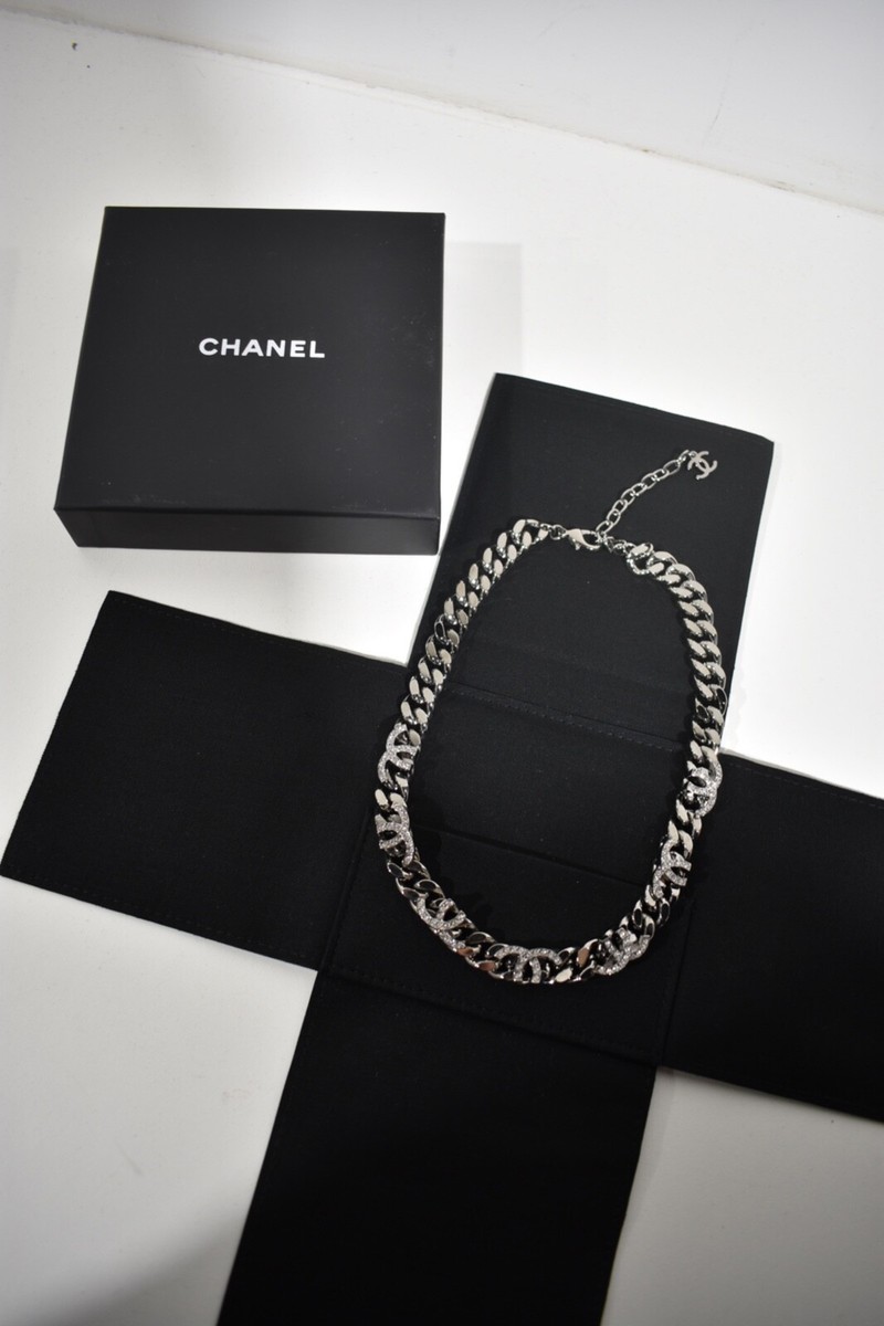 ホルターネック CHANEL - CHANEL CHANEL - CHANEL シャネル クラシック チェーンクラッチ