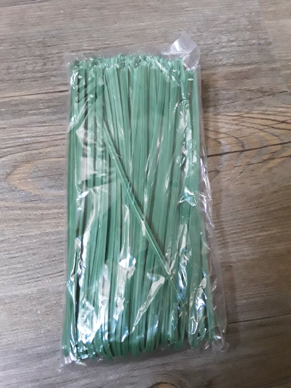 200 Wire Twist Ties Plastic Coated 150mm / 15cm Garden Plant Tie Training Wires