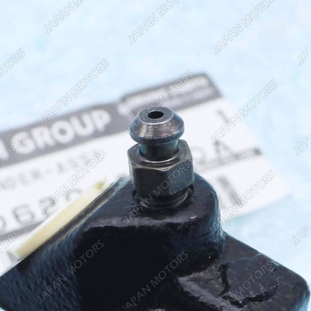 3062048P0A Genuine OEM Nissan KA24DE Clutch Slave Cylinder