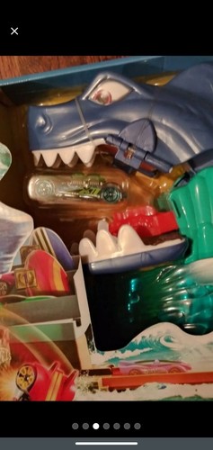 Hot Wheels "Shark Beach" Racing Track Brand New in sealed box! - Picture 4 of 6