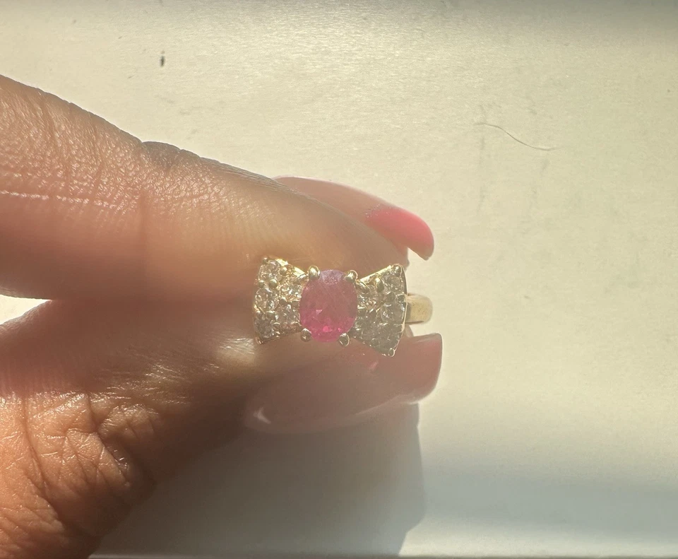 Anillo de pajarita de diamantes y rubíes de oro macizo de 18k vintage Foto 4 de 4