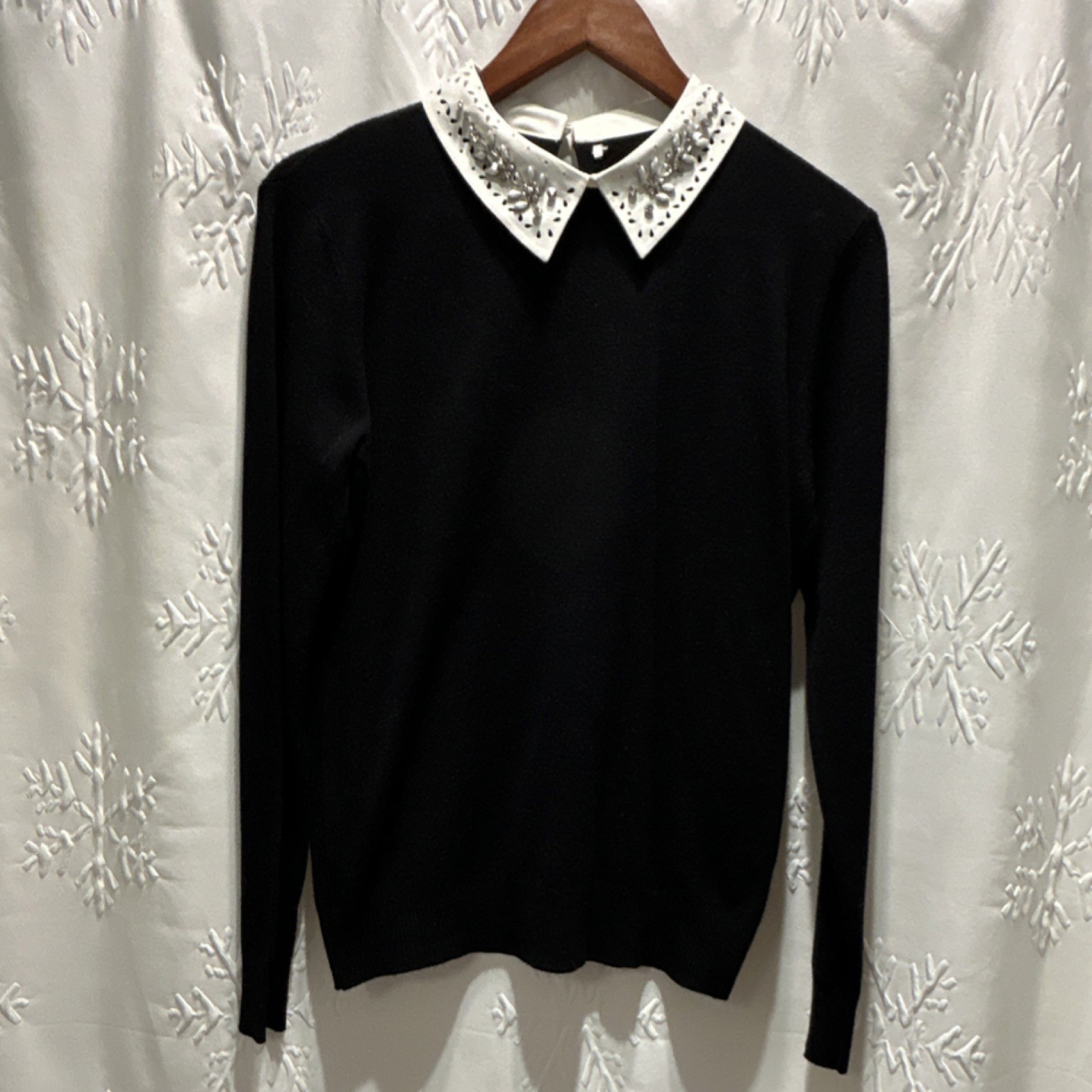 Women's Black Knit Pullover Sweater Long Sleeve Embellished White Collar