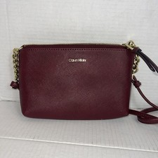Borsa a tracolla Calvin Klein in pelle tracolla catena bordeaux marrone