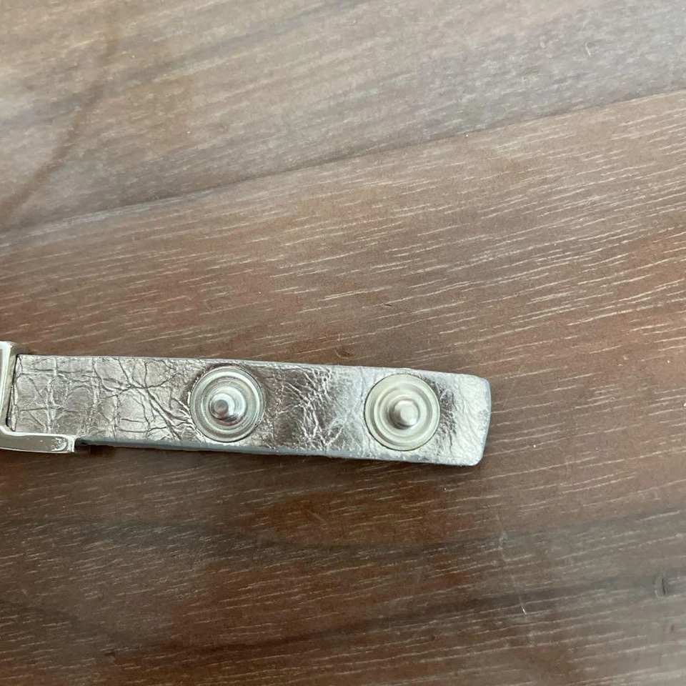 Brazalete de cuero Diesel para hombre color plateado logotipo diésel de lujo elegante urbano italiano Foto 4 de 4