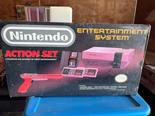 Nintendo NES Action Set Home Console Gray RF with Gun. Original 80’s w/games!!!