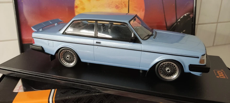 1:18 IXO - Volvo 240 Turbo "Custom" 1985 - Ovp - Sammlungsauflösung - Bild 3 von 4