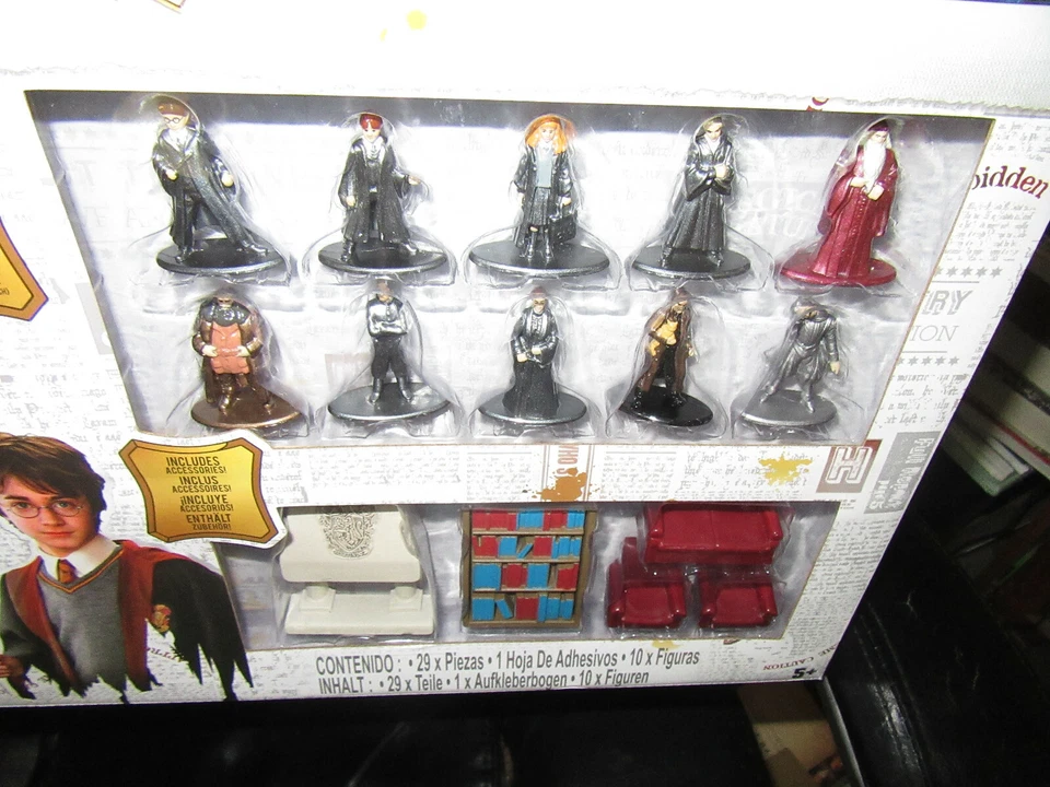 Harry Potter Nano Escena Figuras de Metal Paquete Valor Torre Gryffindor Exhibición 10 Figuras Foto 2 de 2