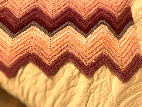 Hand Knit Chevron Throw Blanket Pink Maroon Gray Mauve 54"x90" - Picture 5 of 6