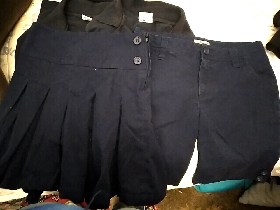 BONITO 10 PIEZAS Lote de Uniformes Escolares-Talla 10 2 Camisas, 6 Pantalones, 1 Skort, 1 Pantalones Cortos Foto 3 de 4