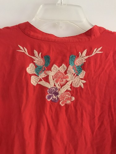 Anthropologie Solitaire besticktes geblümtes Oberteil rot kleine Rollriegelärmel Bluse - Bild 4 von 11