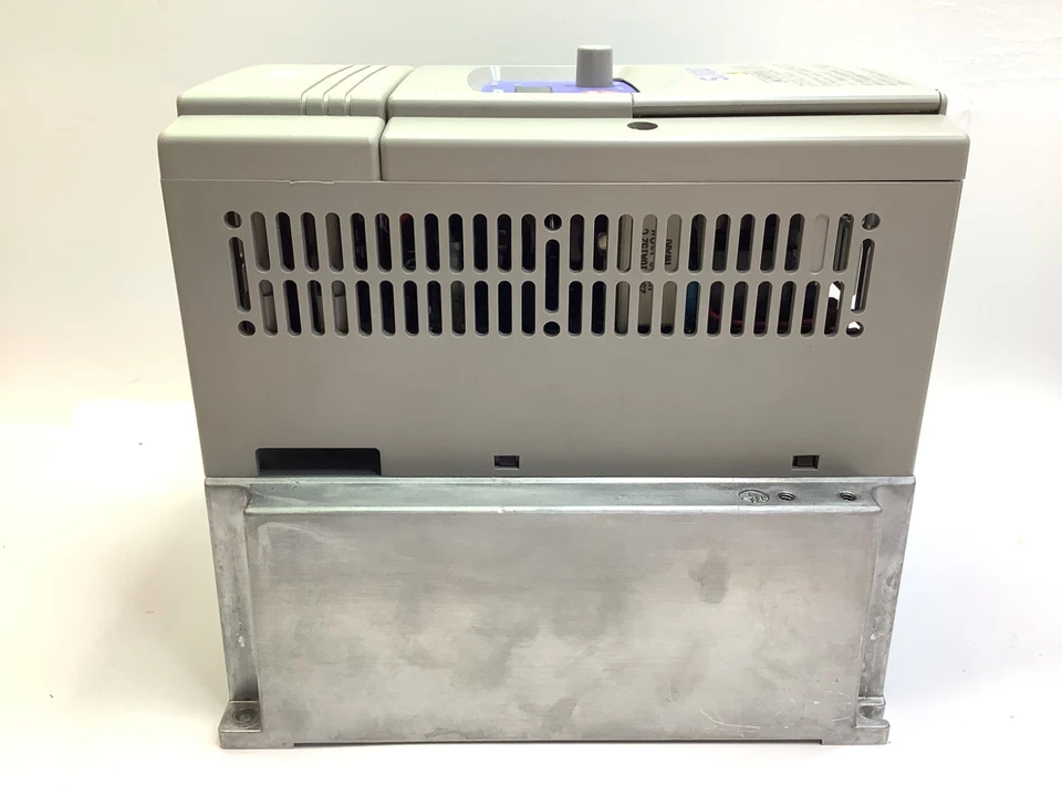 Hitachi SJ100-037LFU 3.7kw Inverter Frequency Converter Variable Frequency Drive - Image 3 of 4