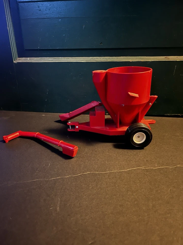 1/64 Scale ERTL Massey Ferguson Mixer Mill Toy | Broken Arm - Image 2 of 2