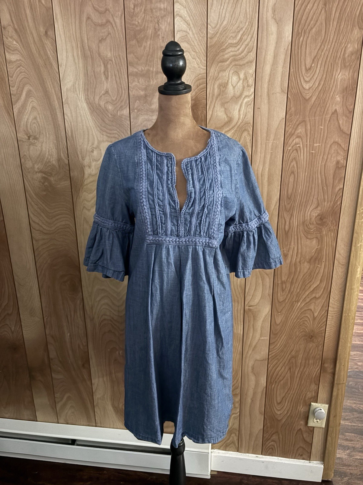 Max Studio blue chambray shift dress with embroidered neckline Size Medium