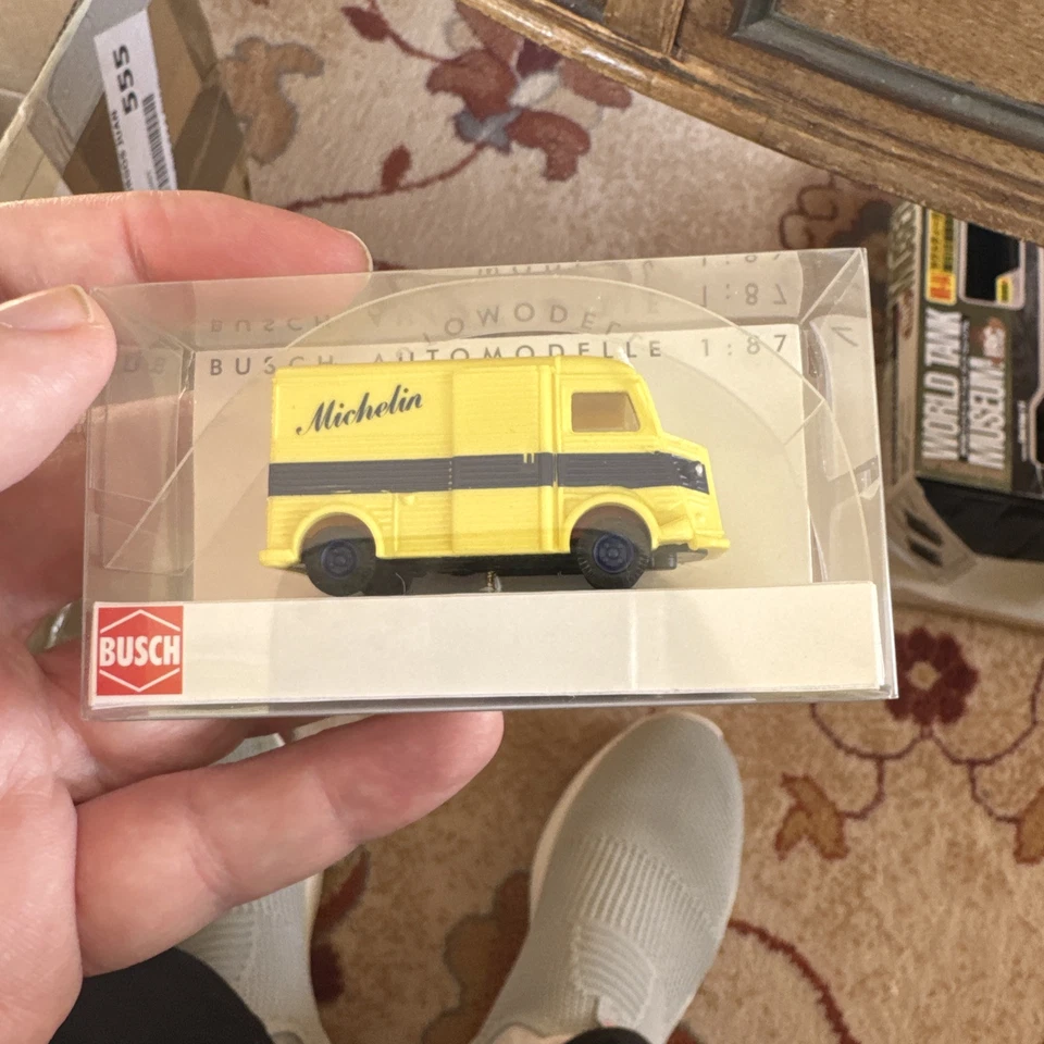 Lot of 9 Busch 1:87 HO Scale Vintage Commercial Vehicles – French & American - Immagine 3 di 4