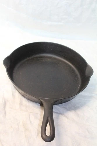 Griswold slant large logo #9 cast iron skillet sulfer pitting unrestored 710