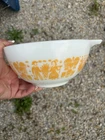 New ListingPYREX 442 Cinderella Butterprint Mixing Bowl White/Yellow 1 1/2 pt Small Nesting