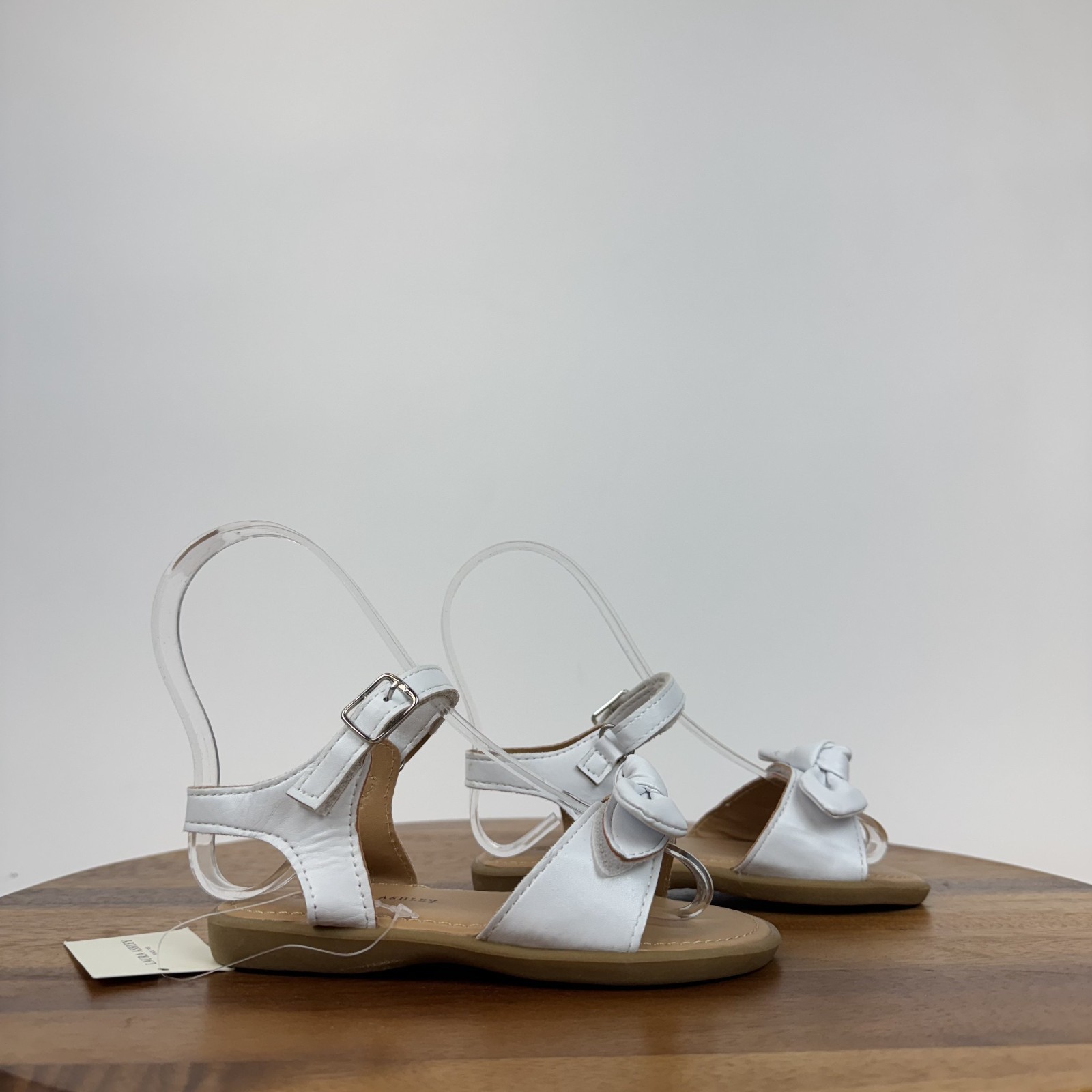 APL Sandali bianchi nuovi senza scatola Laura Ashley con fiocco e cinturino taglia 10 C