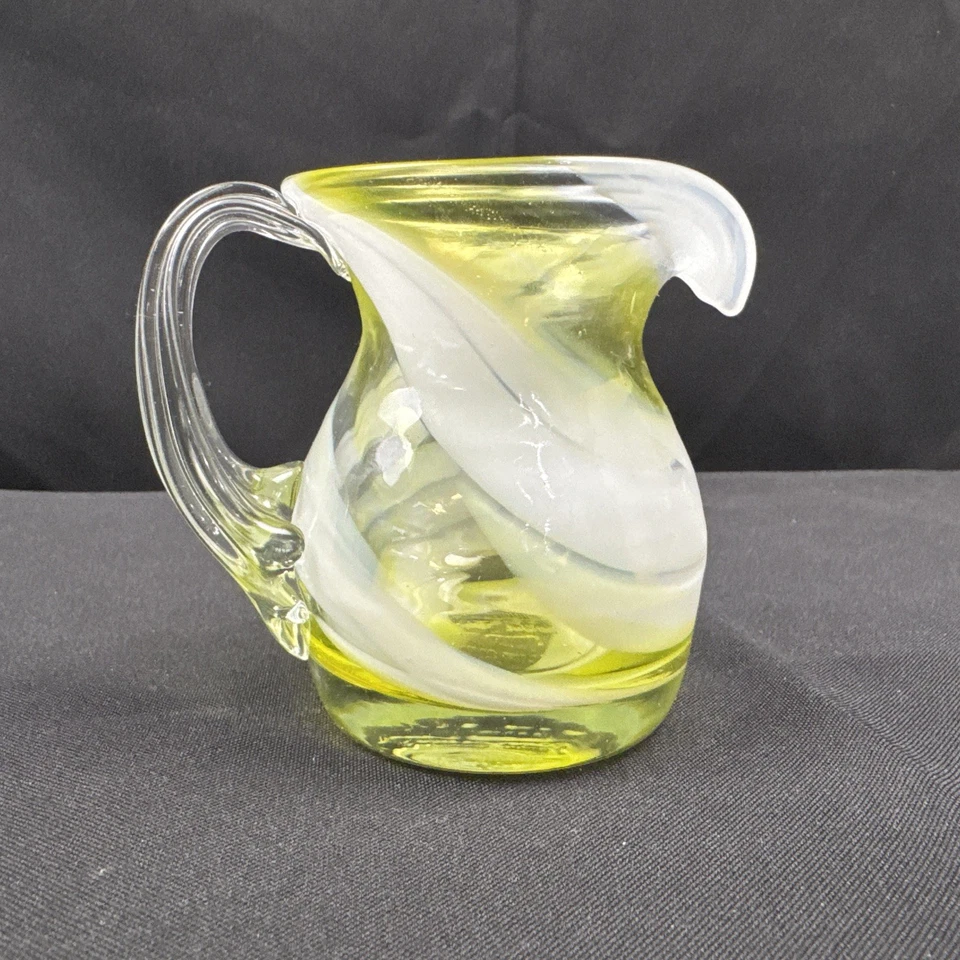 Crema soplada a mano Smith's Old Timer de colección Fort Smith AR. Remolino amarillo y blanco Foto 3 de 4