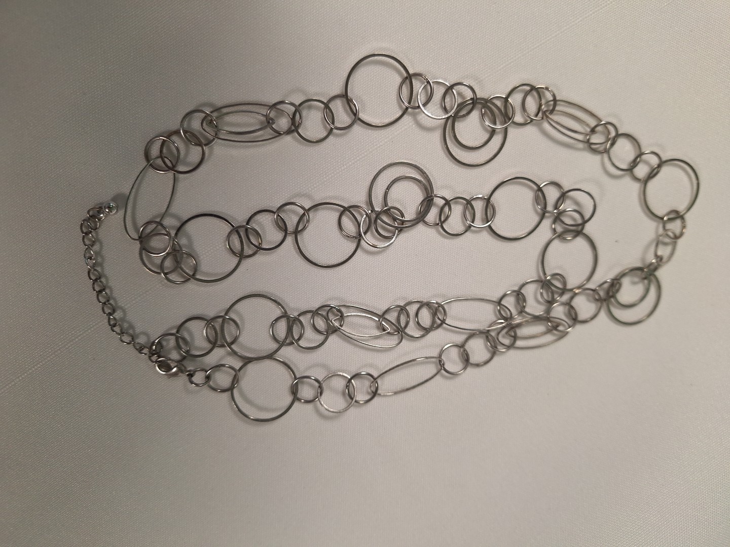 Unique Lightweight Silvertone Circles Necklace 32" - image 5
