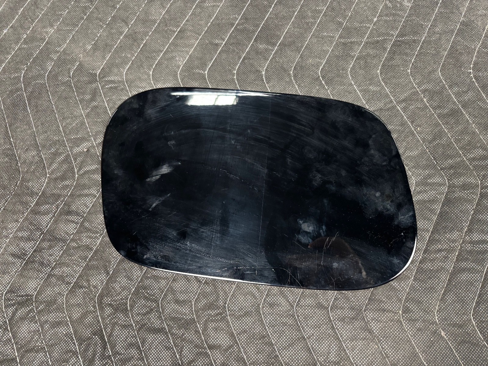 2025 Lamborghini Urus SE Fuel Filler Door Flap