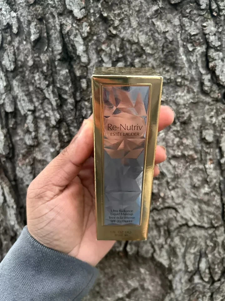 Estee Lauder Re-Nutriv Ultra Radiance Liquid Makeup SPF 20~1 oz 7N1 New Seald - Image 4 of 4