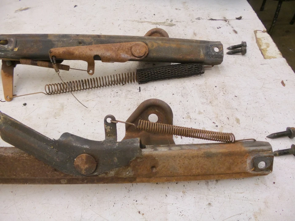 82-92 CAMARO TRANS AM FIREBIRD ORIGINAL GM PASSENGER RH SIDE SEAT TRACKS - Image 4 of 4