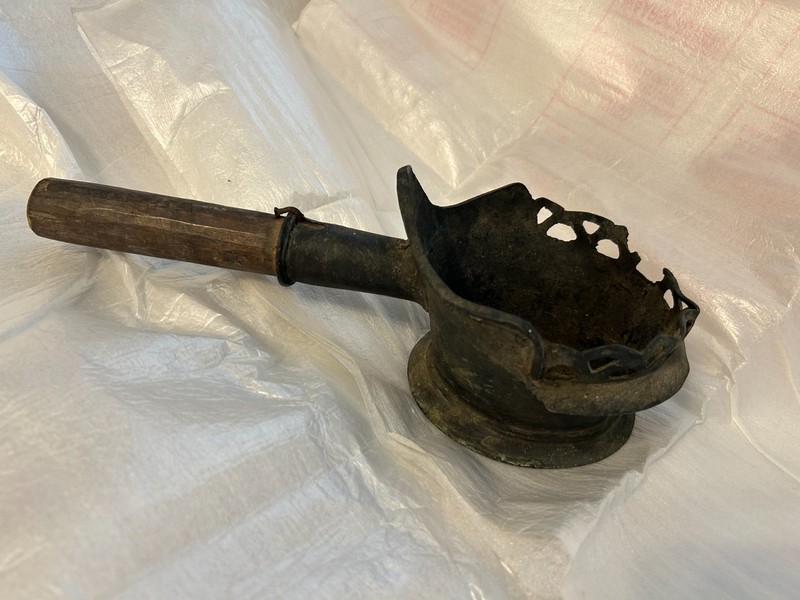 Antique “Plantsa de Corona” charcoal flat iron, 19th century PHL clothes iron