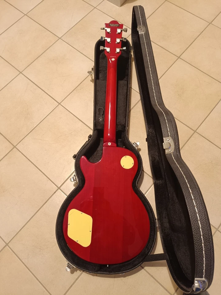 Chitarra EKO VL-480 Aged Cherry Sunburst Flamed Con Pedale E Custodia Rigidida - Immagine 2 di 4