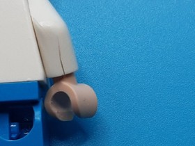 LEGO Fred Jones Scooby Doo Minifigure 75902 Mystery Machine cracked arm