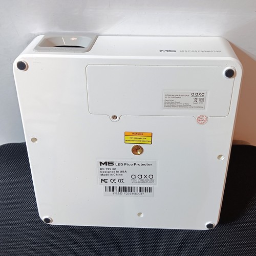 AAXA Pico M5 Mini-Projector -NEW bundled with travel case includes BATTERY! - Picture 11 of 14