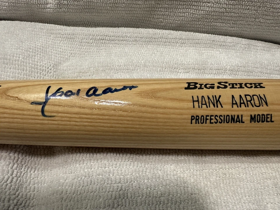 Murciélago autografiado por Hank Aaron en estado verdaderamente como nuevo. ¡¡¡No te pierdas esto DEBES VERLO!!!! Foto 3 de 4