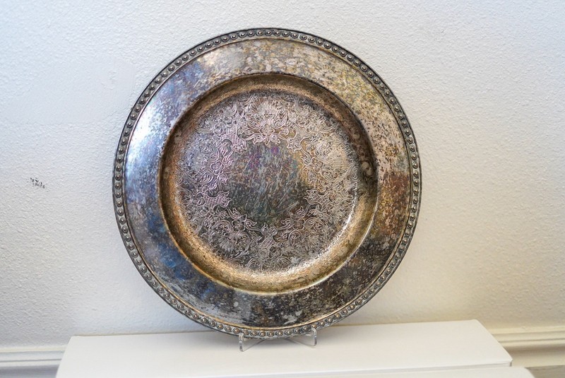 Wm. Rogers Silverplate Round Serving Tray/Platter Floral Engraved Beaded Rim