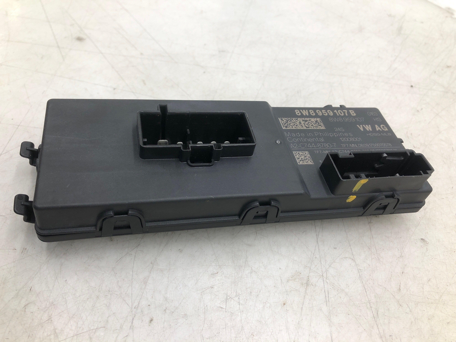 2016-2020 BENTLEY BENTATGA REAR LIFTGATE TAILGATE MODULE 8W8959107B *BROKEN TAB*