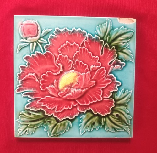 1 Piece Old Art Deco Flower Design Embossed Majolica Ceramic Tiles Japan 0609 - Bild 1 von 8