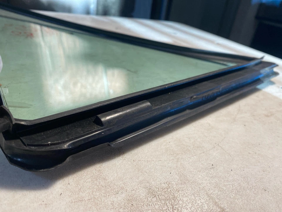 Ford Escort LX 1994-1999 ventilación trasera ventana de vidrio pasajero derecho vagón OEM Foto 3 de 4