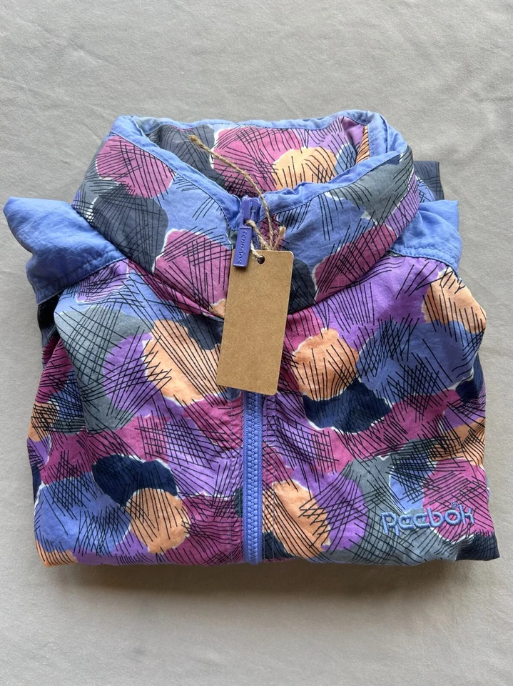 Jaqueta corta-vento vintage anos 90 Y2K Reebok Wms L estampa abstrata capuz streetwear - Imagem 2 de 4