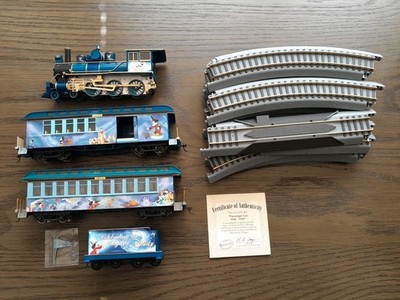 Disney 2004 Hawthorne Village Holiday Celebration Express Disney HO Scale Train