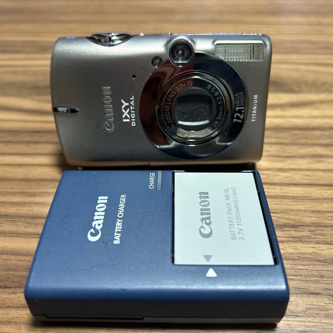 Canon IXY DIGITAL 2000IS Compact Camera with Battery and Charger