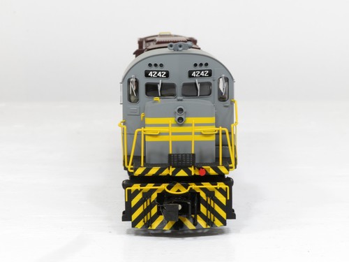 Atlas 1358-1 Canadian Pacific Unpowered Phase 3 Loco #4242 LN - Picture 5 of 8