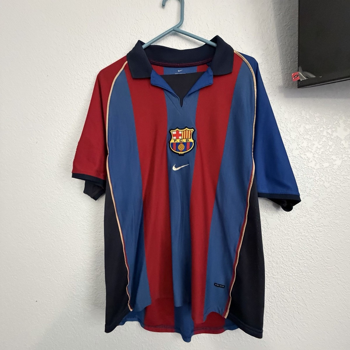 BARCELONA VINTAGE 01-02 HOME FOOTBALL SHIRT SOCCER JERSEY NIKE