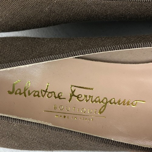 Salvatore Ferragamo Boutique NWOT Women's Size 8.5B Vara Brown Block Heel Pumps - Picture 16 of 18