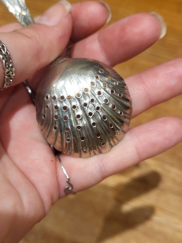 Vintage Sugar Sifter Tea Strainer Silver EPNS Ladle Spoon Decorative Shell - Picture 4 of 7