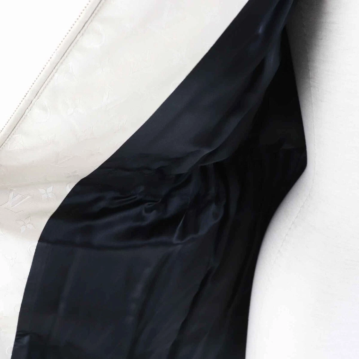 LOUIS VUITTON（LV） Piumino monogramma LOUIS VUITTON con cintura in pelle beige oro ferramenta 36