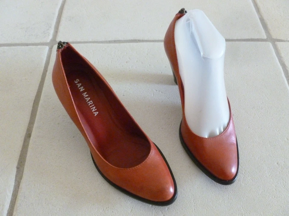 ESCARPINS MARQUE SAN MARINA CUIR ROUGE POINTURE 37 TRES BON ETAT - Photo 1/4