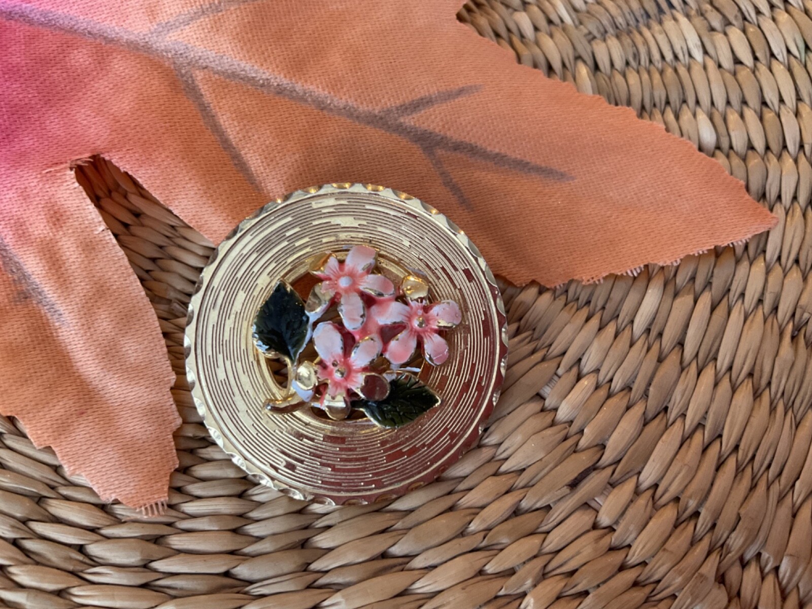 Vintage Victorian Flower Brooch Pin Art Nouveau Painted Flower Circle-image