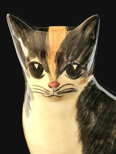 N.S. GUSTIN SITTING HAND PAINTED CALICO CAT CERAMIC FIGURINE - Picture 7 of 8