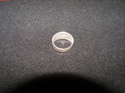 Thrifted Jewelry - Banded Shutter Silver Unisex Size 7 Ring - Picture 2 of 3