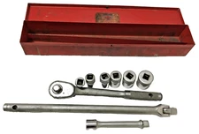 vintage Indestro set 6 sockets, 1 breaker bar, 1 ratchet, 1 extension, orig box