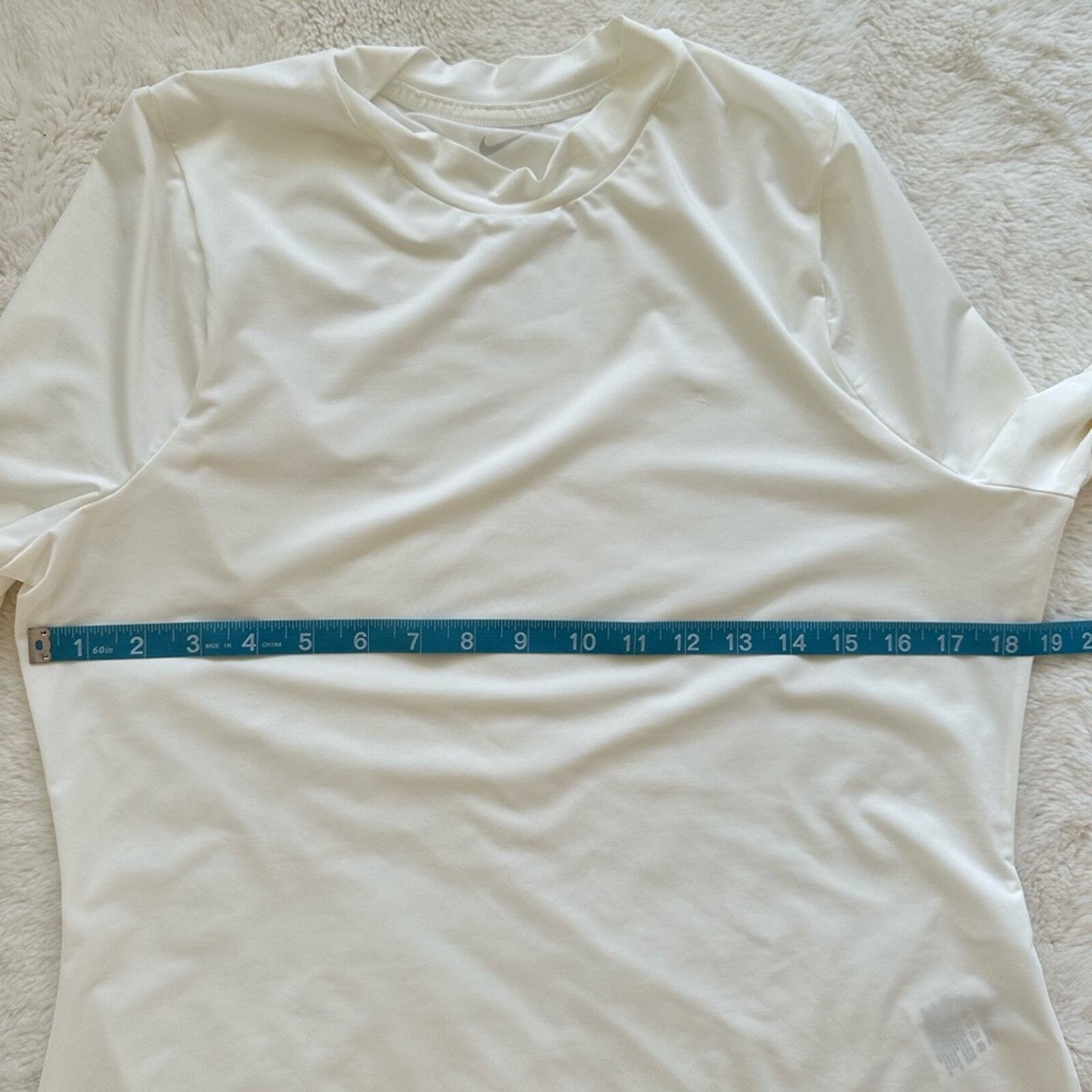 Nike women rashguard size L - image 8