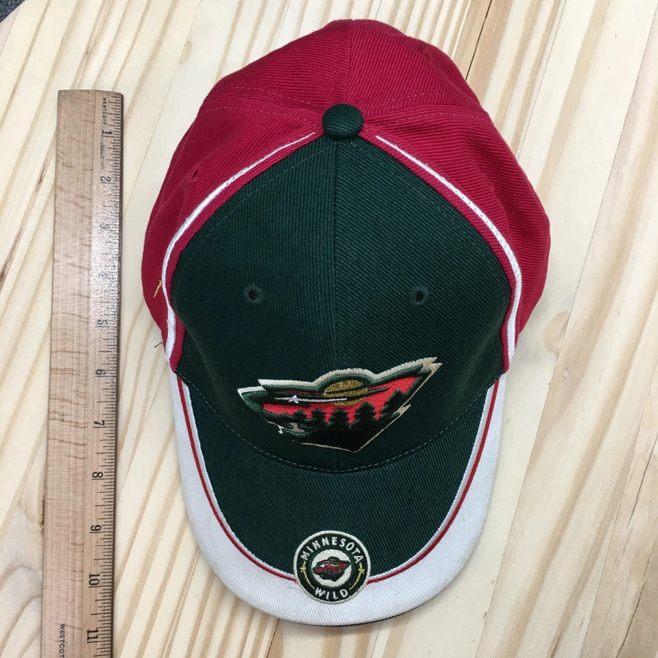 Бейсбольная кепка мужская Minnesota Wild NHL красно-зеленая OS с изогнутыми полями и вышитым логотипом - Изображение 3 из 4